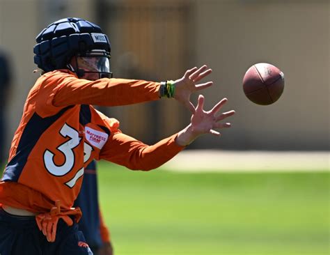 Broncos CB Riley Moss practices for first time since core muscle surgery: “I’m taking it day by day”